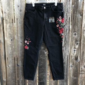 A.n.a • Black floral embroidered jeans